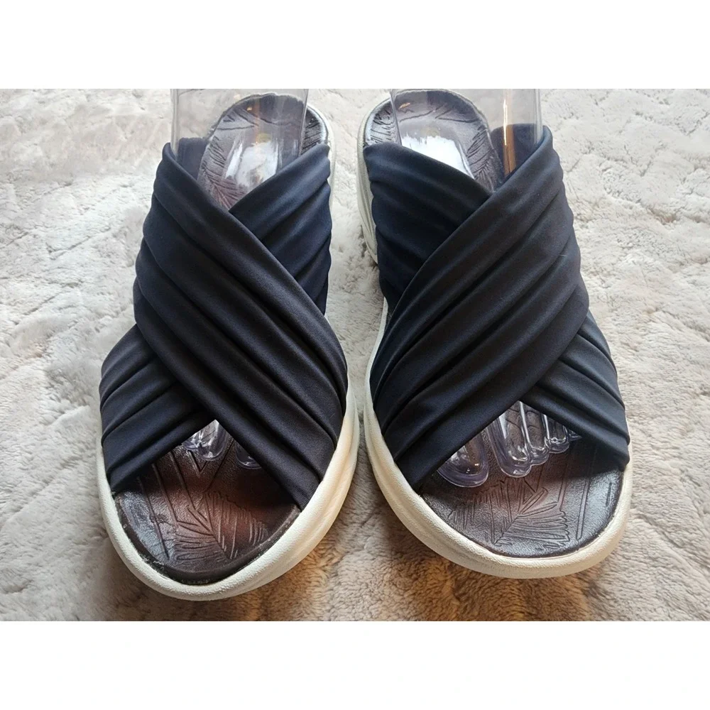 Bzees Knockout Navy Blue White Slip On Wedge Sandals Womens 10